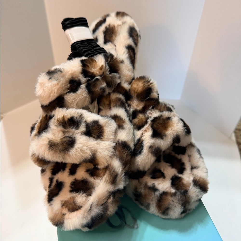 Array Leopard Print Fuzzy Slippers NWT - image 1